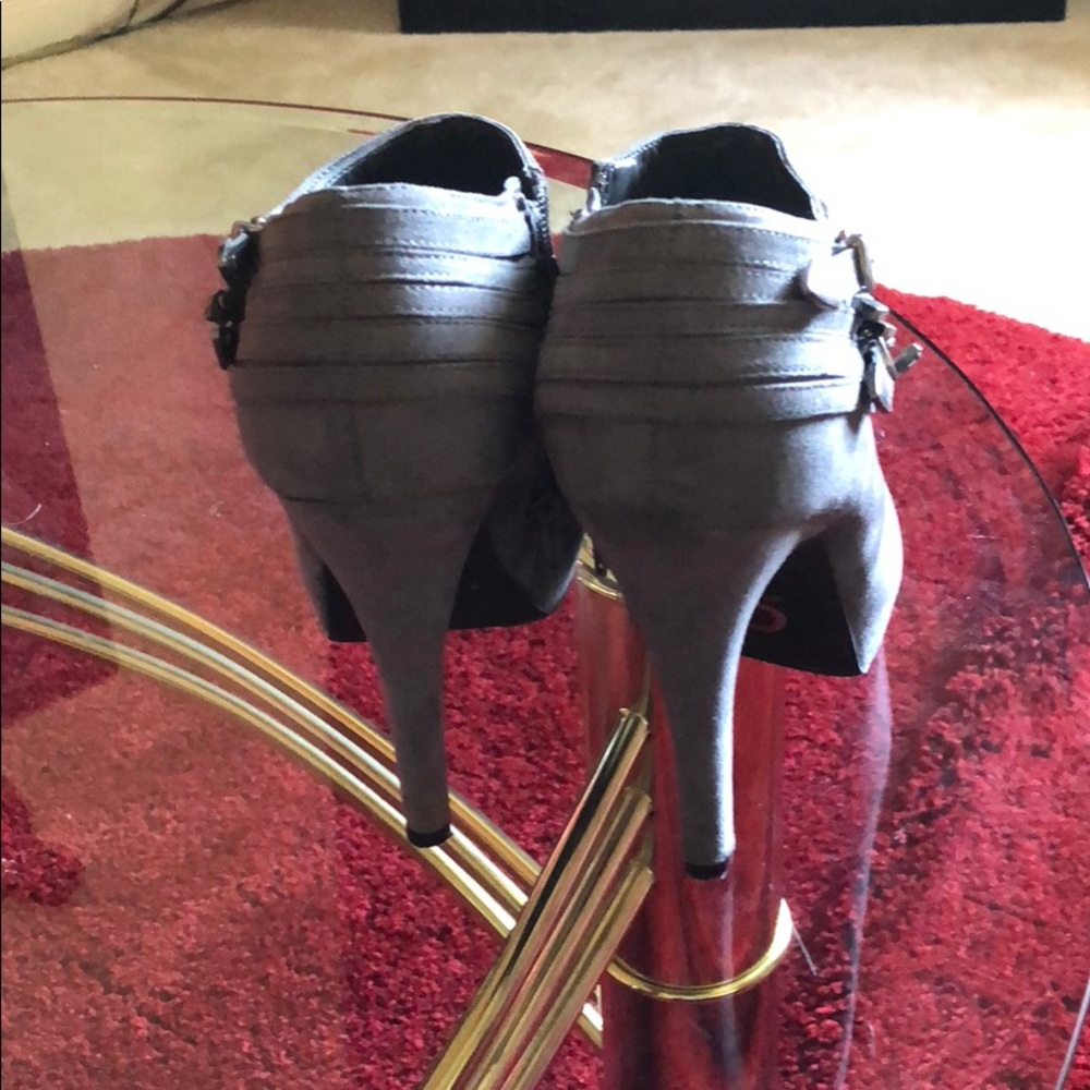 Shoes - Picture 3 of 5